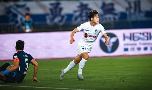 开云体育官网-【中超】毛伟杰首球图多列点射 三镇2比2绝平英博