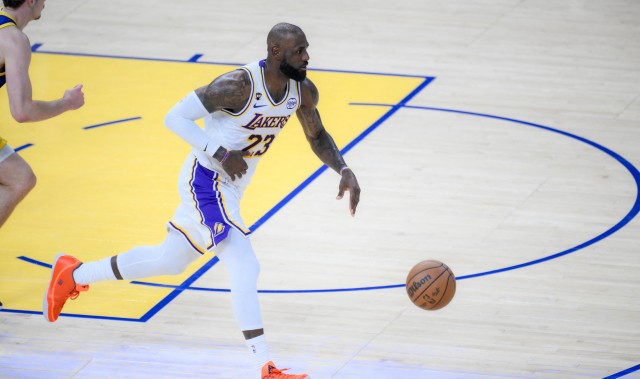 开云体育官网-斯科特说詹姆斯该走？香农·夏普：科比最后几年你咋什么都没说？