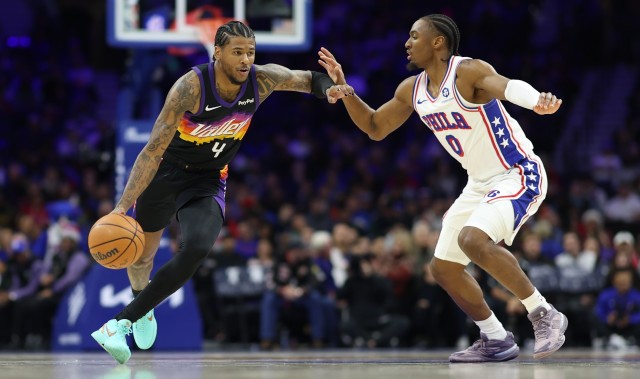 开云体育-正负值+10！杰伦·格林复出替补20分钟11中4拿到12分3助 三分4中2