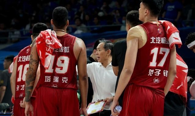 开云体育官网-连续7场被弃用！拿600万带薪看球，球迷：中国最成功的打工人|范子铭|许利民|北京队|北京|浙江队_新浪体育_新浪新闻
