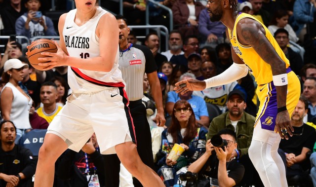 开云体育网址-美记：球迷们急切希望杨瀚森获得更多出场机会 但他还需打磨技术