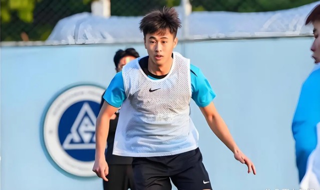 开云体育下载-从希望之星到“玻璃人”：戴伟浚的两次冬训，中国足球的一声叹息|中国男足|上海申花足球俱乐部|球员|心理|申花_新浪体育_新浪新闻