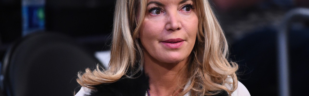 开云体育下载-ESPN：珍妮不只对詹姆斯不满 她对很多湖人的重要人员都不满