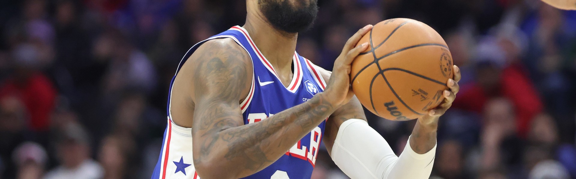 复出后状态依旧！乔治首节9分钟 6中4&amp;三分3中3轰下11分