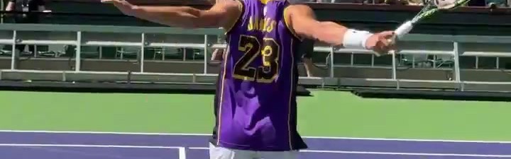 开云体育网址-致敬传奇！阿尔卡拉斯再次身穿詹姆斯23号球衣训练备战公开赛