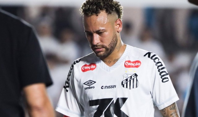 巴媒：桑托斯预计内马尔本月恢复体能训练，有望巴甲前几轮复出