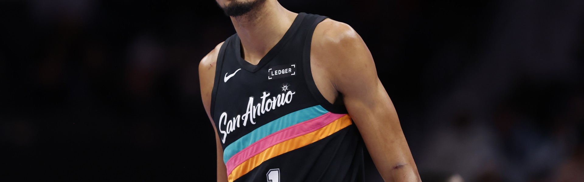 开云体育官网-巴恩斯：文班的拼劲为球队奠定基调 他能吸引防守注意力盘活进攻