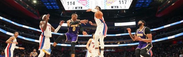 开云体育网址-詹皇遭逐成比赛转折点 末节逆转展现湖人赢球密码