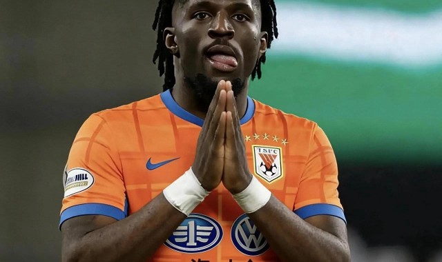 开云体育官网-洛佩斯刚走，泰山队就敲定国脚中卫！转会费+世界杯空窗，值吗？