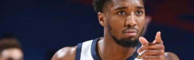 开云体育下载-4战3负爵士心态失衡 米切尔：裁判的判罚是荒谬的