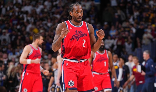 已重新适应阿祖！莱昂纳德半场13中8&amp;三分6中3 轰下21分