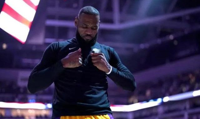 开云体育-31+11+5抢断！单场淘汰赛，你永远可以相信詹姆斯